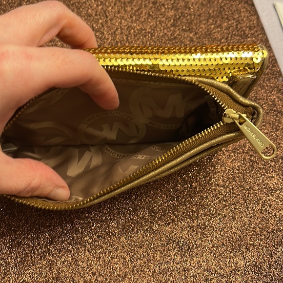 Michael Kors gold sequin shoulder bag chain wallet clutch new - Picture 9 of 14
